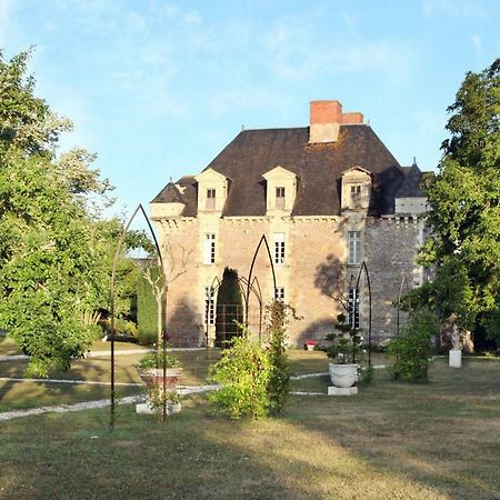 Chateau De La Fresnaye Bed & Breakfast Saint-Aubin-de-Luigne Exterior photo
